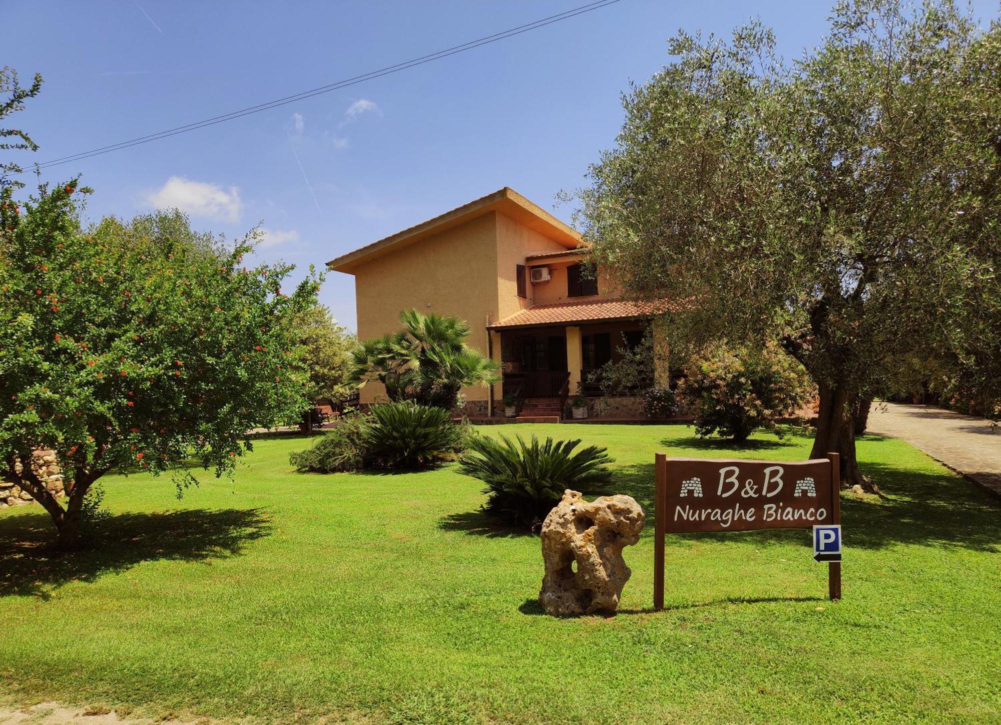 Nuraghe Bianco Bed & Breakfast Santa Maria la Palma Exterior foto