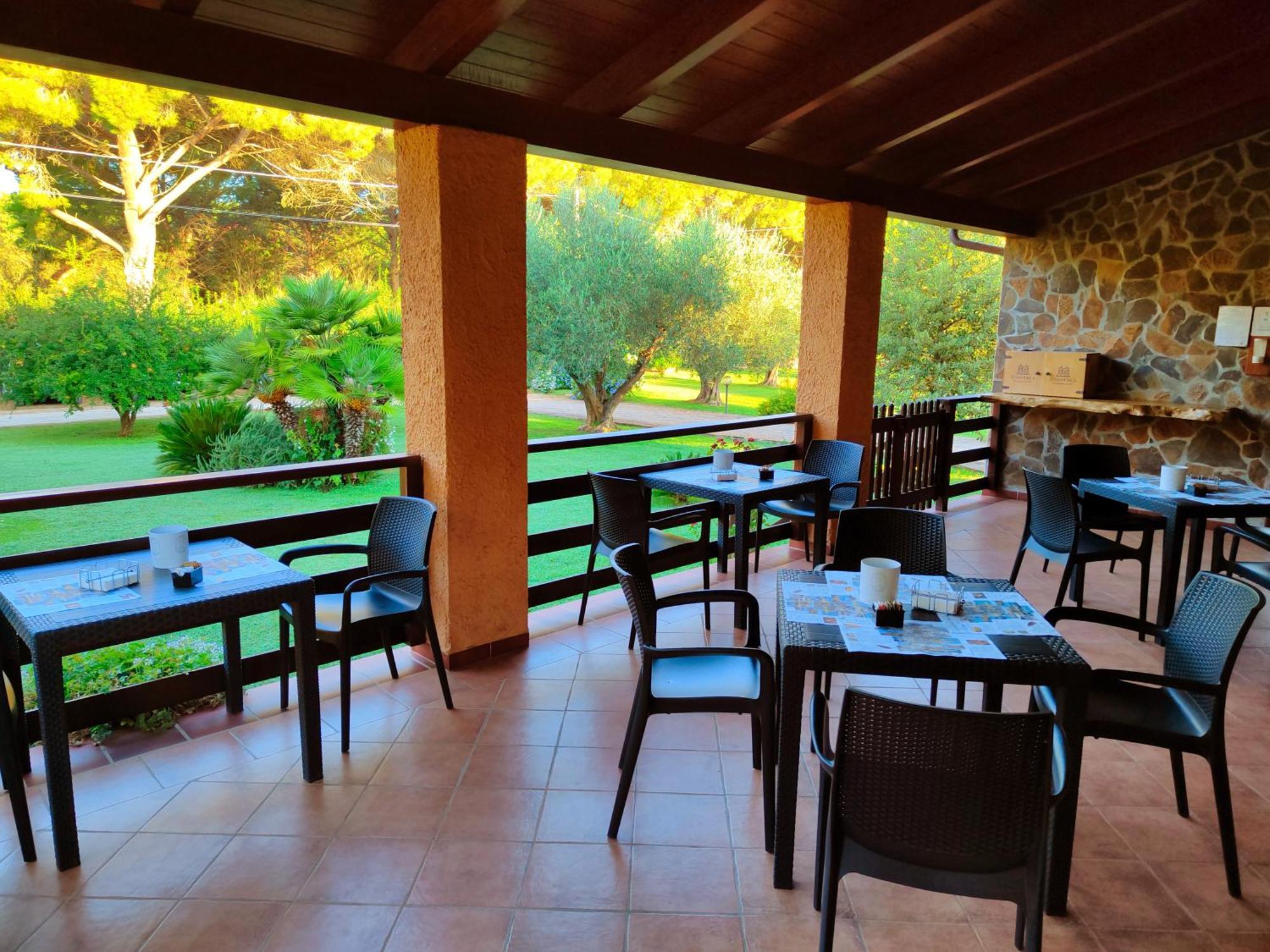 Nuraghe Bianco Bed & Breakfast Santa Maria la Palma Exterior foto